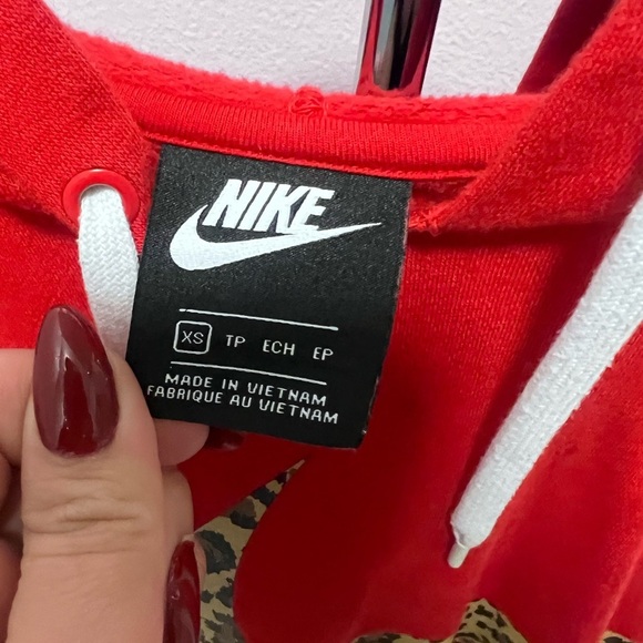 Nike XS Crop Top Long Sleeve Hoodie with Cheetah Print Logo Women’s​​ - Picture 2 of 4